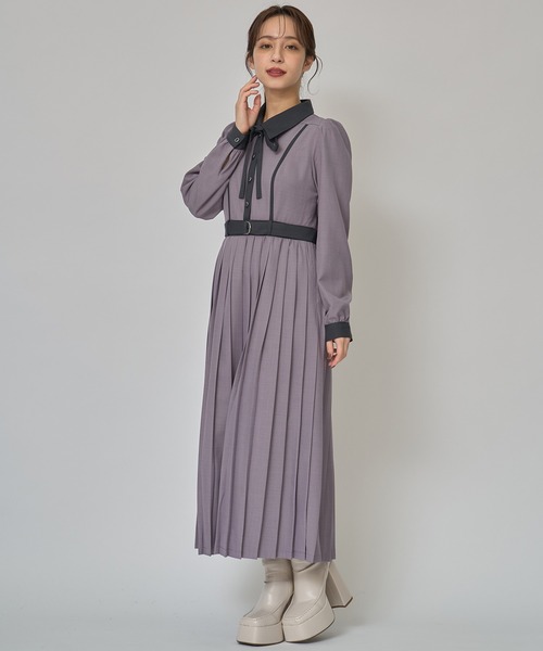 REDYAZEL（レディアゼル）の「クラシカルバイカラーラインリボンタイプリーツロングワンピース（ワンピース・レディース・ベージュ/パープル/チャコールグレー・SMALL/MEDIUM）」の14枚目の写真