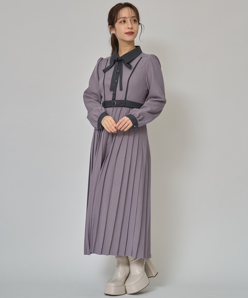 REDYAZEL（レディアゼル）の「クラシカルバイカラーラインリボンタイプリーツロングワンピース（ワンピース・レディース・ベージュ/パープル/チャコールグレー・SMALL/MEDIUM）」の12枚目の写真