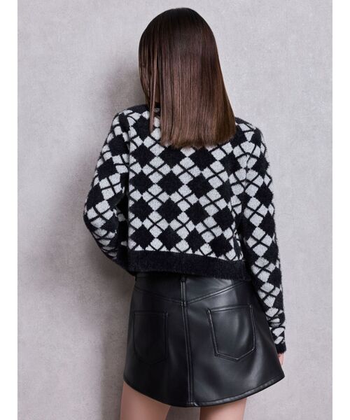GYDA（ジェイダ）の「Argyll patternミニシャギーニットカーディガン（カーディガン/ボレロ・レディース・ブラック/オフホワイト・FREE）」の4枚目の写真
