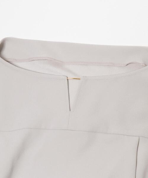 URBAN RESEARCH ROSSO WOMEN（アーバンリサーチ　ロッソ）の「トリアセテート混ドレープネックブラウス（シャツ/ブラウス・レディース・ライトベージュ/ネイビー・FREE）」の7枚目の写真