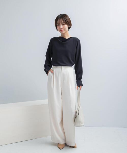 URBAN RESEARCH ROSSO WOMEN（アーバンリサーチ　ロッソ）の「トリアセテート混ドレープネックブラウス（シャツ/ブラウス・レディース・ライトベージュ/ネイビー・FREE）」の10枚目の写真
