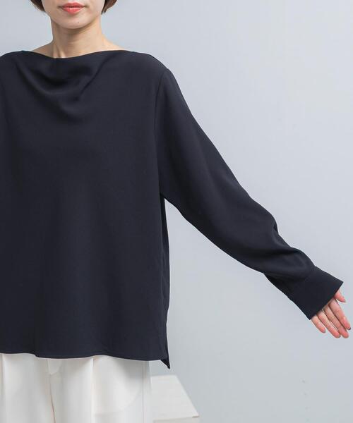 URBAN RESEARCH ROSSO WOMEN（アーバンリサーチ　ロッソ）の「トリアセテート混ドレープネックブラウス（シャツ/ブラウス・レディース・ライトベージュ/ネイビー・FREE）」の15枚目の写真