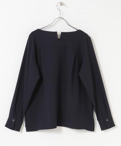 URBAN RESEARCH ROSSO WOMEN（アーバンリサーチ　ロッソ）の「トリアセテート混ドレープネックブラウス（シャツ/ブラウス・レディース・ライトベージュ/ネイビー・FREE）」の17枚目の写真