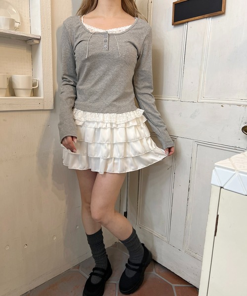 PHILLY(フィリー)の「サテンフリルティアードミニスカート(スカート・レディース・ホワイト/ブラック・FREE)」の9枚目の写真