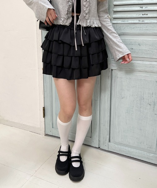 PHILLY(フィリー)の「サテンフリルティアードミニスカート(スカート・レディース・ホワイト/ブラック・FREE)」の12枚目の写真