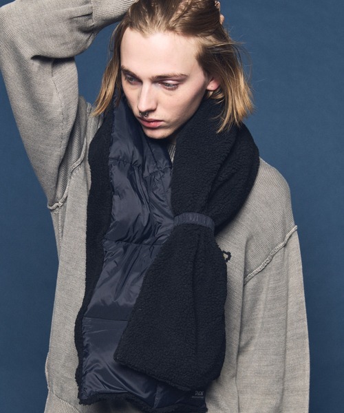 MAISON SPECIAL（メゾンスペシャル）の「《UNISEX》【TAION/タイオン】リバーシブルダウンマフラー【MAISON SPECIAL/メゾンスペシャル】（マフラー・メンズ・ダークネイビー/ブラック/カーキ・FREE）」の4枚目の写真