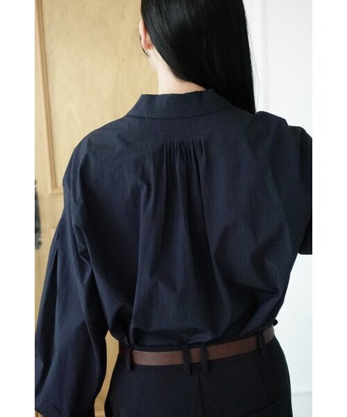 NAYRO(ネイロ)の「ピンタックシャツ ネイビー(シャツ/ブラウス・レディース・その他・ONE SIZE)」の2枚目の写真