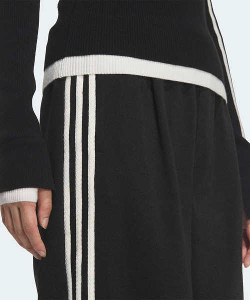 adidas（アディダス）の「プレミアム 3S ボタン クルー スウェット / トレーナー / アディダスオリジナルス adidas Originals（ニット/セーター・レディース・レッド/ブラック・X-LARGE/SMALL/MEDIUM/LARGE/XX-LARGE/X-SMALL）」の5枚目の写真