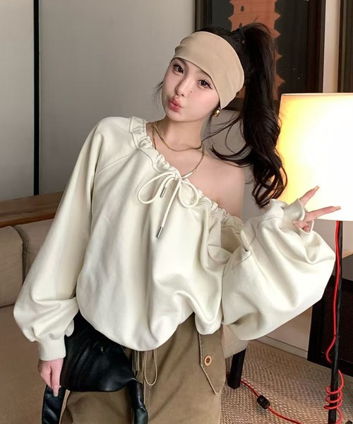 AsheKsha(アシクシャ)の「一着で様々な着こなしが楽しめるゆったりフーディ長袖トップス(スウェット・レディース・グレー/ベージュ・F)」の6枚目の写真