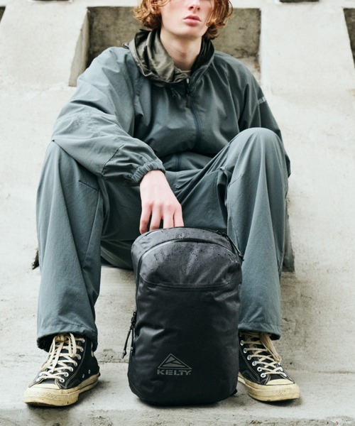 KELTY(ケルティ)の「MonoMax掲載モデル【KELTY】WATER PROOF SLING BAG ウォータープルーフ スリングバッグ(ボディバッグ/ウエストポーチ・メンズ・ブラック・ONE SIZE)」の3枚目の写真