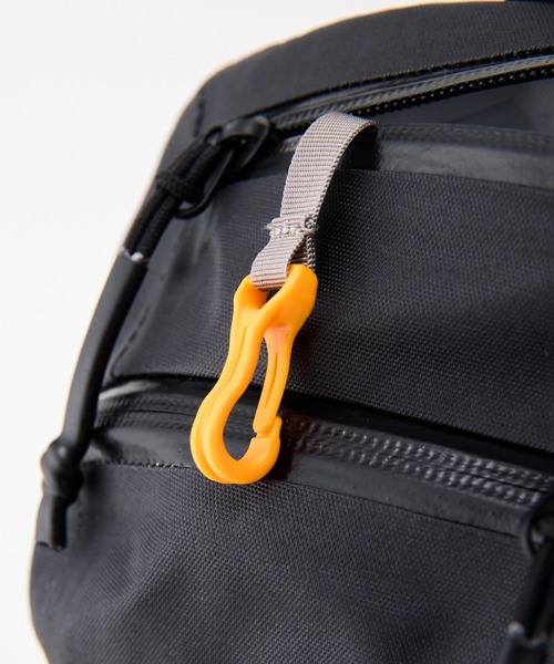 KELTY(ケルティ)の「MonoMax掲載モデル【KELTY】WATER PROOF SLING BAG ウォータープルーフ スリングバッグ(ボディバッグ/ウエストポーチ・メンズ・ブラック・ONE SIZE)」の10枚目の写真