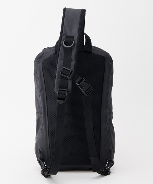 KELTY(ケルティ)の「MonoMax掲載モデル【KELTY】WATER PROOF SLING BAG ウォータープルーフ スリングバッグ(ボディバッグ/ウエストポーチ・メンズ・ブラック・ONE SIZE)」の16枚目の写真