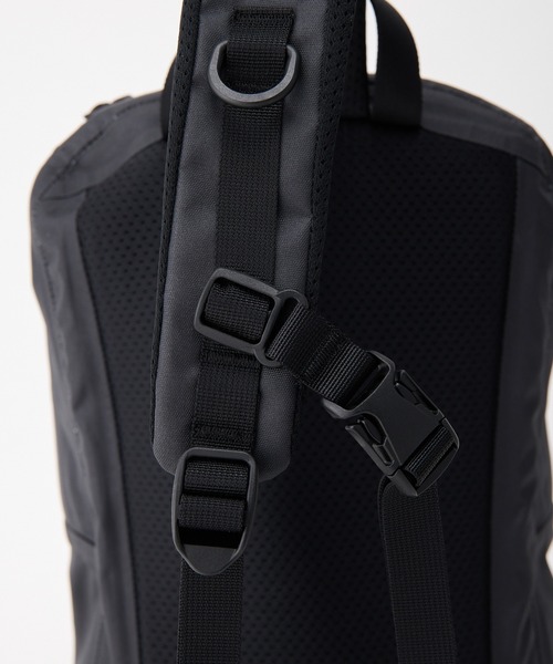 KELTY(ケルティ)の「MonoMax掲載モデル【KELTY】WATER PROOF SLING BAG ウォータープルーフ スリングバッグ(ボディバッグ/ウエストポーチ・メンズ・ブラック・ONE SIZE)」の11枚目の写真