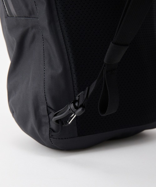 KELTY(ケルティ)の「MonoMax掲載モデル【KELTY】WATER PROOF SLING BAG ウォータープルーフ スリングバッグ(ボディバッグ/ウエストポーチ・メンズ・ブラック・ONE SIZE)」の13枚目の写真