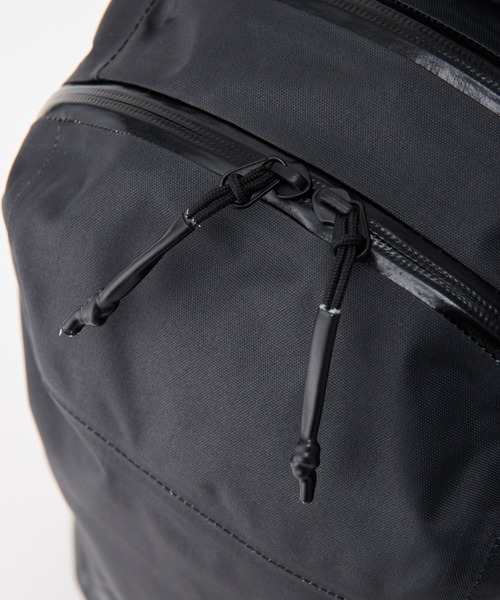 KELTY(ケルティ)の「MonoMax掲載モデル【KELTY】WATER PROOF SLING BAG ウォータープルーフ スリングバッグ(ボディバッグ/ウエストポーチ・メンズ・ブラック・ONE SIZE)」の9枚目の写真