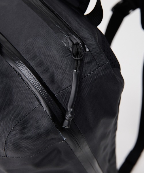 KELTY(ケルティ)の「MonoMax掲載モデル【KELTY】WATER PROOF SLING BAG ウォータープルーフ スリングバッグ(ボディバッグ/ウエストポーチ・メンズ・ブラック・ONE SIZE)」の7枚目の写真