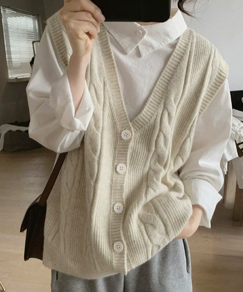 Miniministore(ミニミニストア)の「Vネックニットベストレディースニットジレ(ベスト・レディース・ブラック/ライトベージュ/グリーン/ロイヤルブルー・FREE)」の2枚目の写真