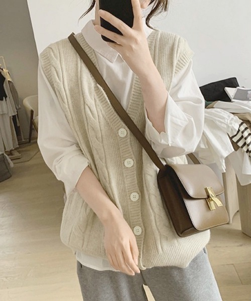 Miniministore(ミニミニストア)の「Vネックニットベストレディースニットジレ(ベスト・レディース・ブラック/ライトベージュ/グリーン/ロイヤルブルー・FREE)」の7枚目の写真