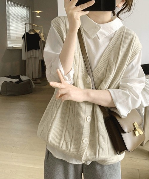 Miniministore(ミニミニストア)の「Vネックニットベストレディースニットジレ(ベスト・レディース・ブラック/ライトベージュ/グリーン/ロイヤルブルー・FREE)」の8枚目の写真