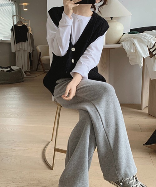 Miniministore(ミニミニストア)の「Vネックニットベストレディースニットジレ(ベスト・レディース・ブラック/ライトベージュ/グリーン/ロイヤルブルー・FREE)」の11枚目の写真