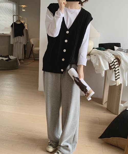Miniministore(ミニミニストア)の「Vネックニットベストレディースニットジレ(ベスト・レディース・ブラック/ライトベージュ/グリーン/ロイヤルブルー・FREE)」の13枚目の写真
