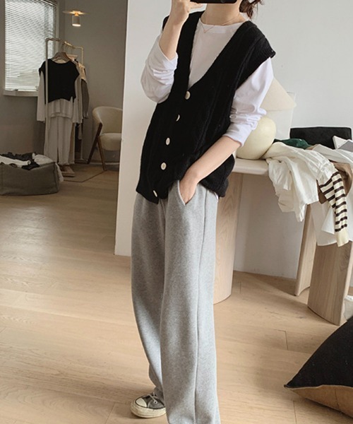 Miniministore(ミニミニストア)の「Vネックニットベストレディースニットジレ(ベスト・レディース・ブラック/ライトベージュ/グリーン/ロイヤルブルー・FREE)」の14枚目の写真