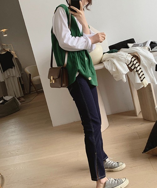 Miniministore(ミニミニストア)の「Vネックニットベストレディースニットジレ(ベスト・レディース・ブラック/ライトベージュ/グリーン/ロイヤルブルー・FREE)」の19枚目の写真