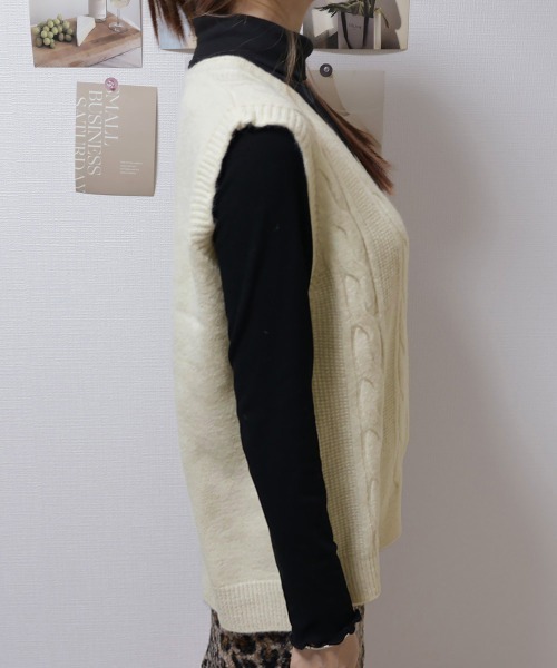 Miniministore(ミニミニストア)の「Vネックニットベストレディースニットジレ(ベスト・レディース・ブラック/ライトベージュ/グリーン/ロイヤルブルー・FREE)」の21枚目の写真