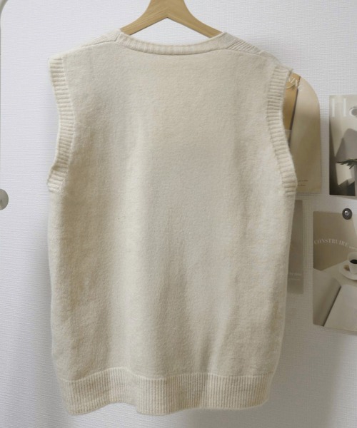 Miniministore(ミニミニストア)の「Vネックニットベストレディースニットジレ(ベスト・レディース・ブラック/ライトベージュ/グリーン/ロイヤルブルー・FREE)」の5枚目の写真