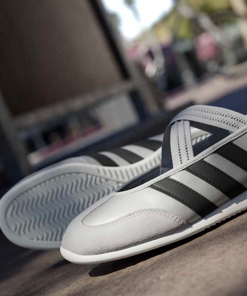 adidas(アディダス)の「アディダス adidas バレダ メリー ジェーン(スニーカー・レディース・シルバー・23.0cm/23.5cm/24.0cm/24.5cm/25.0cm)」の3枚目の写真