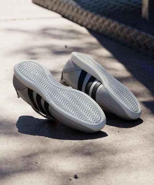 adidas(アディダス)の「アディダス adidas バレダ メリー ジェーン(スニーカー・レディース・シルバー・23.0cm/23.5cm/24.0cm/24.5cm/25.0cm)」の4枚目の写真