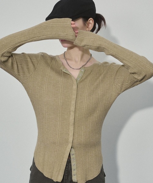 ENVYM（アンビー）の「ランダムリブニットカーディガン（カーディガン/ボレロ・レディース・ブラック/ネイビー/グレー/ベージュ・FREE）」の3枚目の写真