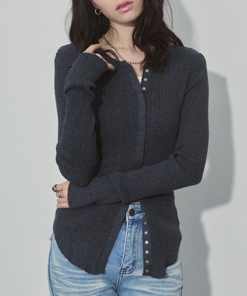 ENVYM（アンビー）の「ランダムリブニットカーディガン（カーディガン/ボレロ・レディース・ブラック/ネイビー/グレー/ベージュ・FREE）」の2枚目の写真