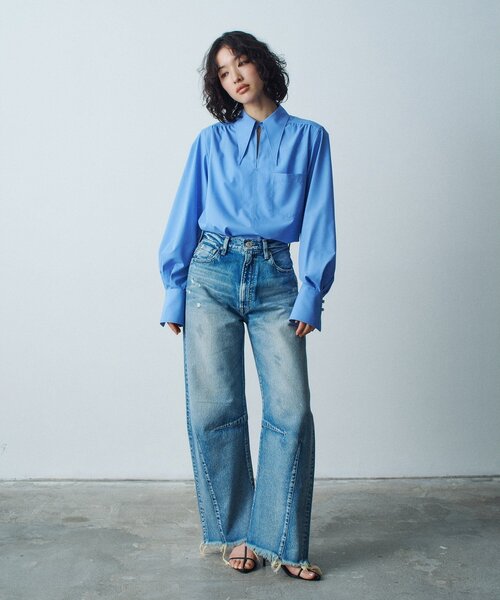 CODE A(コードエー)の「【Re】point neck shirt(シャツ/ブラウス・レディース・ホワイト/ブルー・00)」の5枚目の写真