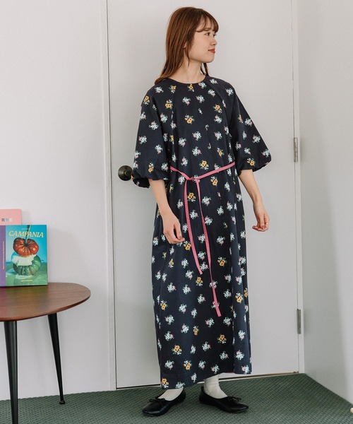 POU DOU DOU(プードゥドゥ)の「フラワープリントバルーン袖ワンピース(ワンピース・レディース・グレー/ネイビー・3)」の10枚目の写真