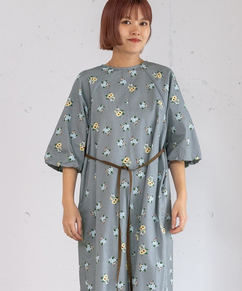 POU DOU DOU(プードゥドゥ)の「フラワープリントバルーン袖ワンピース(ワンピース・レディース・グレー/ネイビー・3)」の20枚目の写真