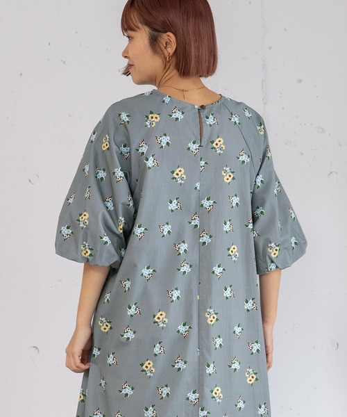 POU DOU DOU(プードゥドゥ)の「フラワープリントバルーン袖ワンピース(ワンピース・レディース・グレー/ネイビー・3)」の21枚目の写真