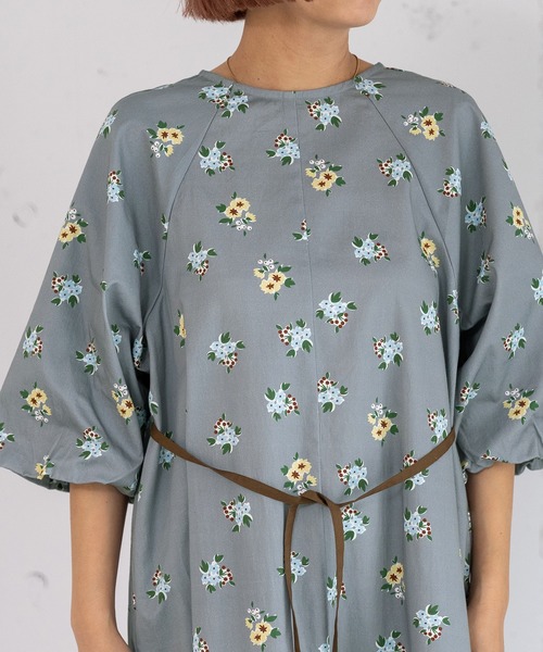 POU DOU DOU(プードゥドゥ)の「フラワープリントバルーン袖ワンピース(ワンピース・レディース・グレー/ネイビー・3)」の22枚目の写真