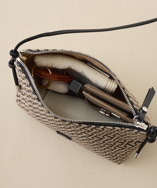 IACUCCI(イアクッチ)の「モノグランマ ポーチSD JACQUARD/RUGA(ショルダーバッグ・レディース・ブラック・FREE)」の21枚目の写真