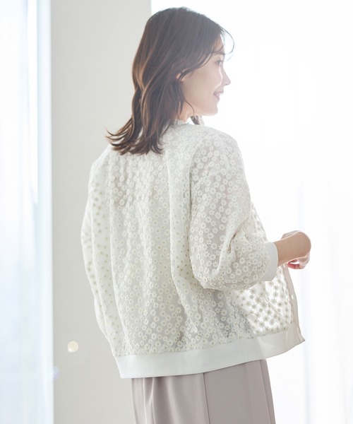 Honeys(ハニーズ)の「8分袖フラワー刺繍カーデ(カーディガン/ボレロ・レディース・ラベンダー/ブラック/アイボリー・LL/L/S/M)」の6枚目の写真