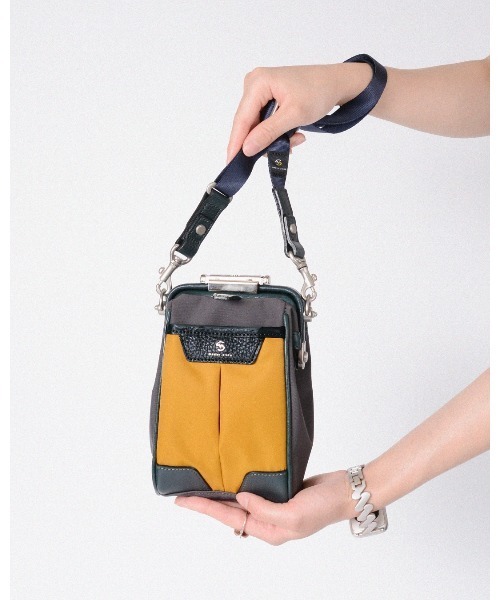 master-piece(マスターピース)の「master-piece / tact ver.2 マイクロショルダーバッグ / 04027-v2(ショルダーバッグ・メンズ・カーキ/マスタード/ネイビー・FREE)」の3枚目の写真