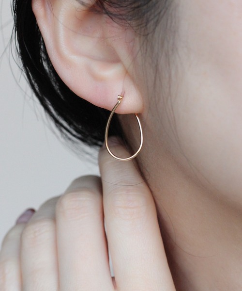NOIR DE POUPEE(ノワールドプーペ)の「K10 丸線 オーバルフープピアス(ピアス(両耳用)・レディース・ゴールド・FREE)」の3枚目の写真