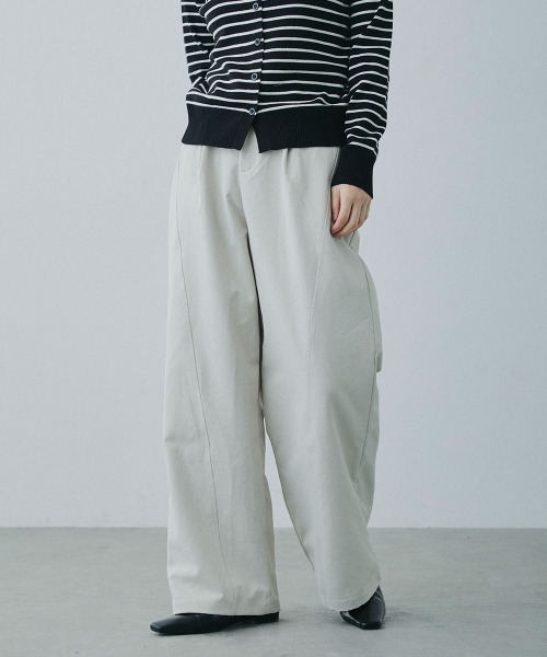 Mirette(ミレット)の「センターライン セミワイドストレートパンツ / Center Line Semi-Wide Straight Pants(スラックス・レディース・カーキ/ブラウン/オフホワイト・SMALL/MEDIUM/LARGE)」の3枚目の写真