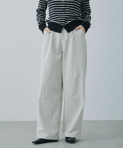 Mirette(ミレット)の「センターライン セミワイドストレートパンツ / Center Line Semi-Wide Straight Pants(スラックス・レディース・カーキ/ブラウン/オフホワイト・SMALL/MEDIUM/LARGE)」の5枚目の写真