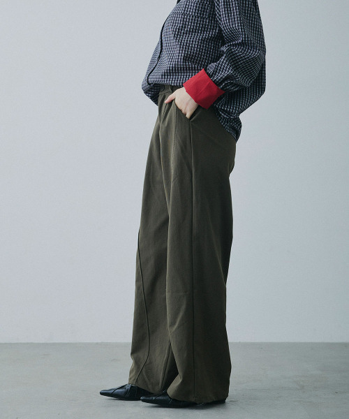 Mirette(ミレット)の「センターライン セミワイドストレートパンツ / Center Line Semi-Wide Straight Pants(スラックス・レディース・カーキ/ブラウン/オフホワイト・SMALL/MEDIUM/LARGE)」の21枚目の写真