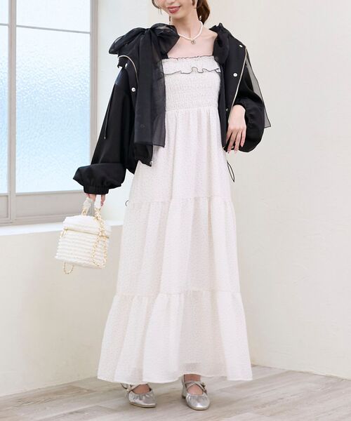 MAJESTIC LEGON(マジェスティックレゴン)の「サテンショートフードブルゾン(ブルゾン・レディース・アイボリー/グレイッシュベージュ/ブラック・MEDIUM)」の19枚目の写真