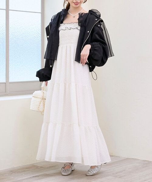 MAJESTIC LEGON(マジェスティックレゴン)の「サテンショートフードブルゾン(ブルゾン・レディース・アイボリー/グレイッシュベージュ/ブラック・MEDIUM)」の20枚目の写真