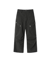 APOSTROPHE COMMA（アポストロフィコンマ）の「アングルポケットワイドカーゴパンツ_ブラック（その他パンツ）」