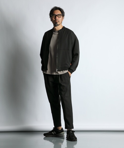 The DUFFER of ST.GEORGE（ザダファーオブセントジョージ）の「[360° THE CIRCLE STRETCH] BY WONDER SHAPE：セットアップ対応 サークルストレッチ MA-1 / フライトジャケット / ワンダーシェイプ / 軽量アウター / ボンバージャケット（MA-1・メンズ・ネイビー/ブラック・X-LARGE/LARGE/MEDIUM/SMALL）」の4枚目の写真