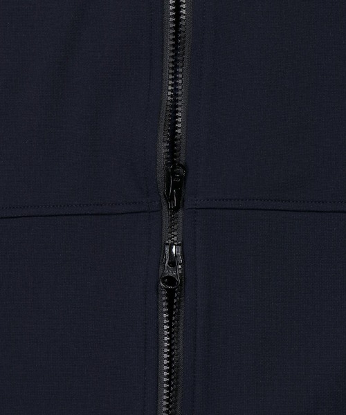 The DUFFER of ST.GEORGE（ザダファーオブセントジョージ）の「[360° THE CIRCLE STRETCH] BY WONDER SHAPE：セットアップ対応 サークルストレッチ MA-1 / フライトジャケット / ワンダーシェイプ / 軽量アウター / ボンバージャケット（MA-1・メンズ・ネイビー/ブラック・X-LARGE/LARGE/MEDIUM/SMALL）」の14枚目の写真